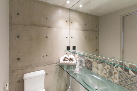 Banheiro de apartamento para alugar com 2 quartos, 70m² em Itaim Bibi, São Paulo