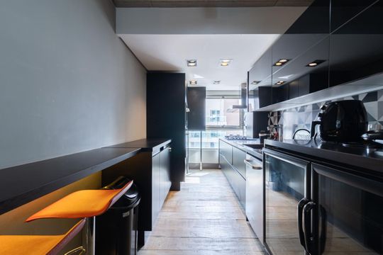 Cozinha de apartamento para alugar com 1 quarto, 70m² em Itaim Bibi, São Paulo
