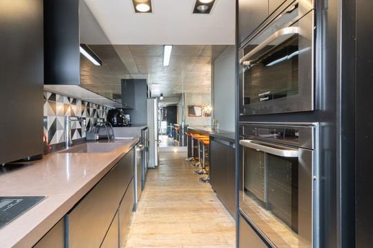 Cozinha de apartamento para alugar com 1 quarto, 70m² em Itaim Bibi, São Paulo