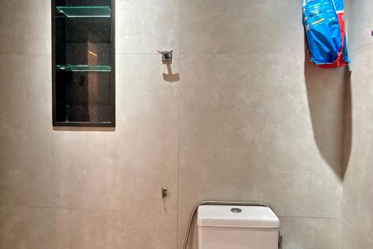 Banheiro de Serviço de apartamento à venda com 4 quartos, 144m² em Copacabana, Rio de Janeiro