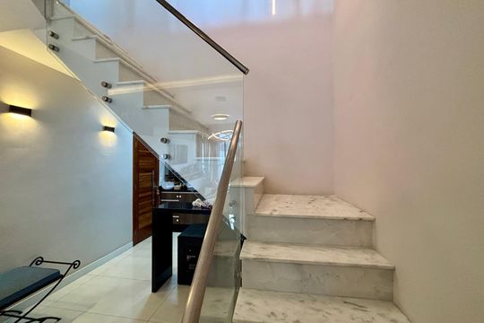 Escada de apartamento à venda com 4 quartos, 144m² em Copacabana, Rio de Janeiro