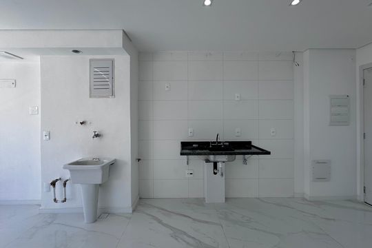 Cozinha de apartamento à venda com 1 quarto, 92m² em Santo Amaro, São Paulo