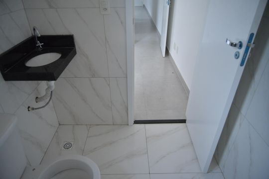 Banheiro da Suíte de apartamento à venda com 2 quartos, 65m² em Vila Guarani, Santo André