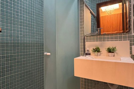 Banheiro social de apartamento para alugar com 1 quarto, 23m² em Copacabana, Rio de Janeiro