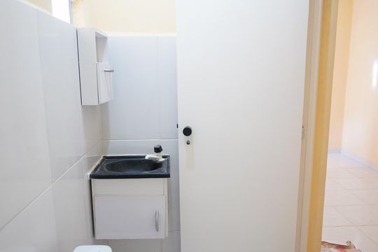 Banheiro de kitnet/studio para alugar com 1 quarto, 30m² em Mooca, São Paulo