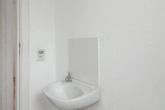 Banheiro de apartamento para alugar com 2 quartos, 40m² em Sarandi, Porto Alegre