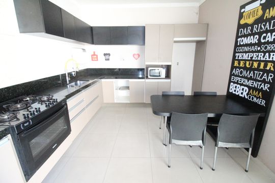 Cozinha de casa para alugar com 3 quartos, 320m² em Residencial Tatetuba, São José dos Campos