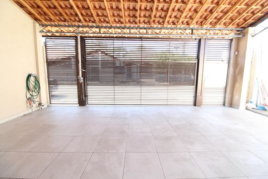 Garagem de casa para alugar com 3 quartos, 320m² em Residencial Tatetuba, São José dos Campos