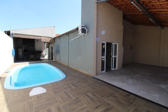 Piscina de casa para alugar com 3 quartos, 320m² em Residencial Tatetuba, São José dos Campos