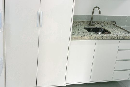 Cozinha de kitnet/studio à venda com 1 quarto, 37m² em Vila Sonia, São Paulo