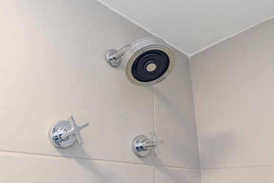 Banheiro de apartamento para alugar com 1 quarto, 33m² em Pinheiros, São Paulo