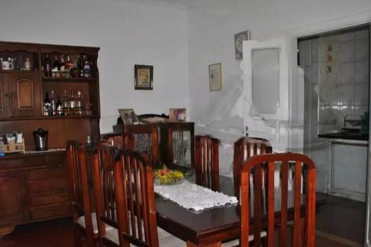 Casa à venda com 4 quartos, 210m² em Vila Liviero, São Paulo