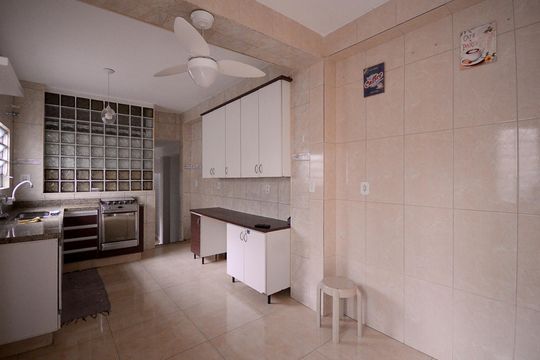 Cozinha de casa para alugar com 2 quartos, 130m² em Vila Brasilina, São Paulo