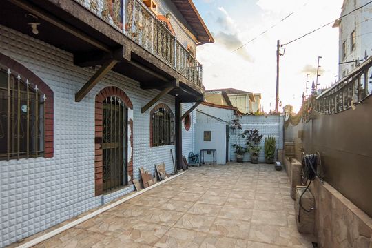 Garagem de casa à venda com 3 quartos, 520m² em Santa Tereza, Belo Horizonte