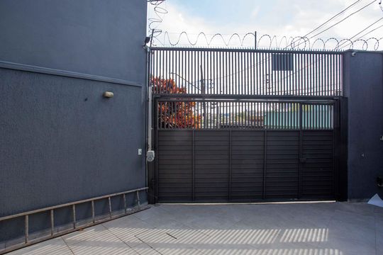 Garagem de casa à venda com 2 quartos, 130m² em Taboão, Diadema