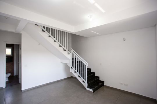 Sala de casa à venda com 2 quartos, 130m² em Taboão, Diadema