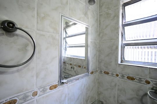 Banheiro Suíte 1  de casa para alugar com 4 quartos, 205m² em Bosque da Saúde, São Paulo
