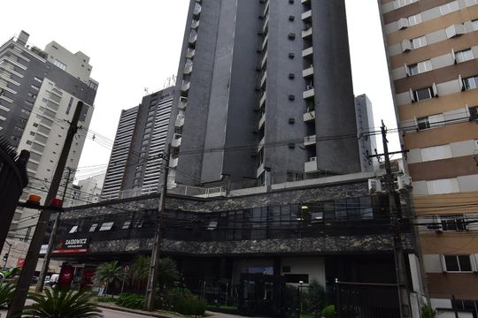 Fachada do condomínio de apartamento para alugar com 4 quartos, 284m² em Água Verde, Curitiba