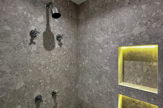Banheiro de apartamento para alugar com 1 quarto, 53m² em Jardim das Acacias, São Paulo