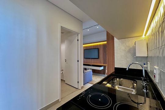 Cozinha de apartamento para alugar com 1 quarto, 53m² em Jardim das Acacias, São Paulo