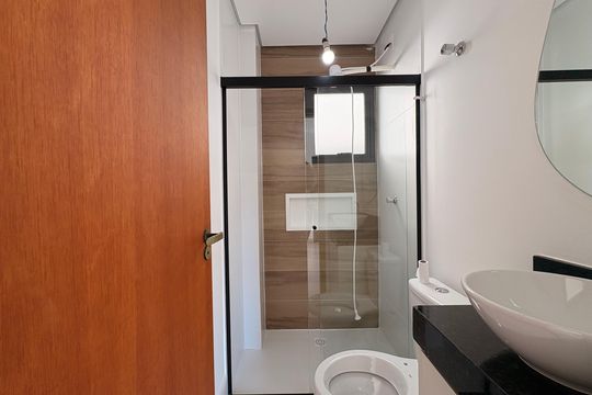Banheiro da Suíte de apartamento à venda com 2 quartos, 53m² em Vila Guiomar, Santo André