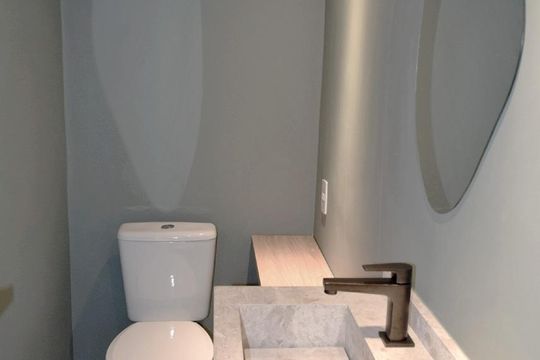 Lavabo de apartamento à venda com 1 quarto, 64m² em Pinheiros, São Paulo