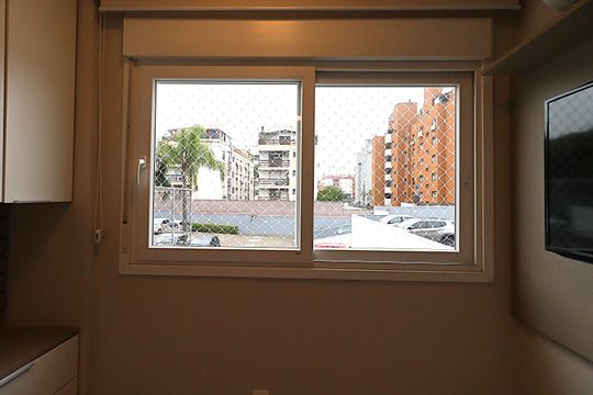 Suíte de apartamento para alugar com 3 quartos, 66m² em Jardim Lindóia, Porto Alegre