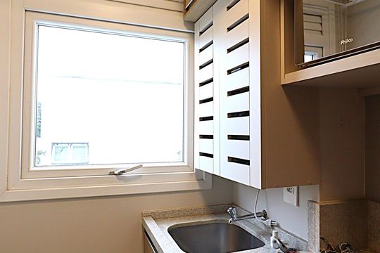 Área de serviço de apartamento para alugar com 3 quartos, 66m² em Jardim Lindóia, Porto Alegre