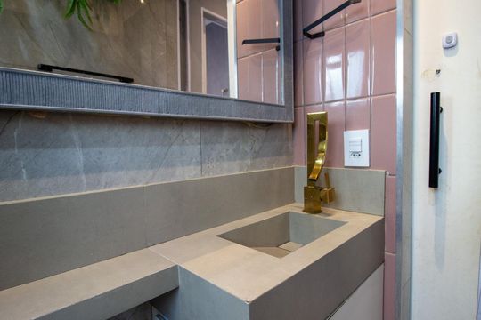 Banheiro de apartamento para alugar com 2 quartos, 45m² em Recreio dos Bandeirantes, Rio de Janeiro