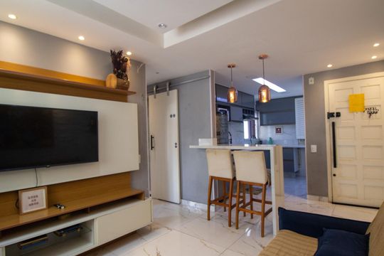 Sala de apartamento para alugar com 2 quartos, 45m² em Recreio dos Bandeirantes, Rio de Janeiro