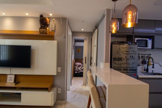 Sala de apartamento para alugar com 2 quartos, 45m² em Recreio dos Bandeirantes, Rio de Janeiro
