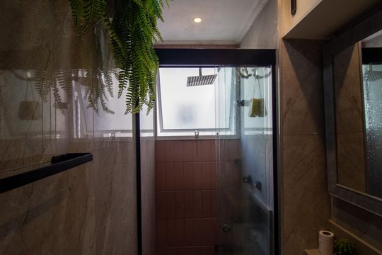 Banheiro de apartamento para alugar com 2 quartos, 45m² em Recreio dos Bandeirantes, Rio de Janeiro