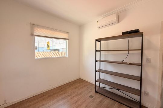 Casa para alugar com 6 quartos, 270m² em Jardim Messina, Jundiaí