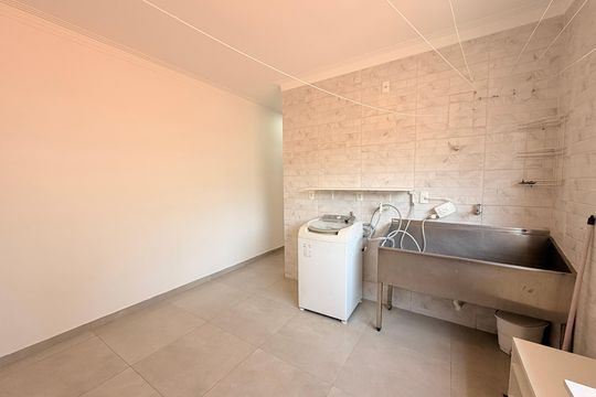 Casa para alugar com 6 quartos, 270m² em Jardim Messina, Jundiaí