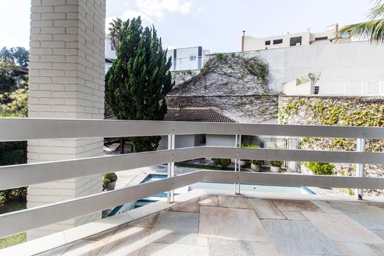 Varanda de casa de condomínio para alugar com 4 quartos, 750m² em Alphaville, Santana de Parnaíba
