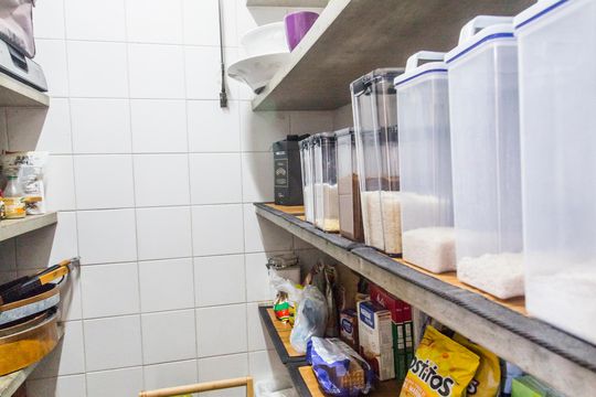 Despensa de casa de condomínio para alugar com 4 quartos, 750m² em Alphaville, Santana de Parnaíba