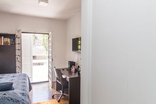 Closet da suíte de casa de condomínio para alugar com 4 quartos, 750m² em Alphaville, Santana de Parnaíba