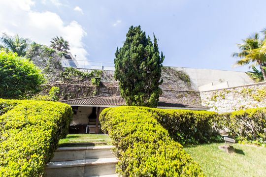 Quintal de casa de condomínio para alugar com 4 quartos, 750m² em Alphaville, Santana de Parnaíba