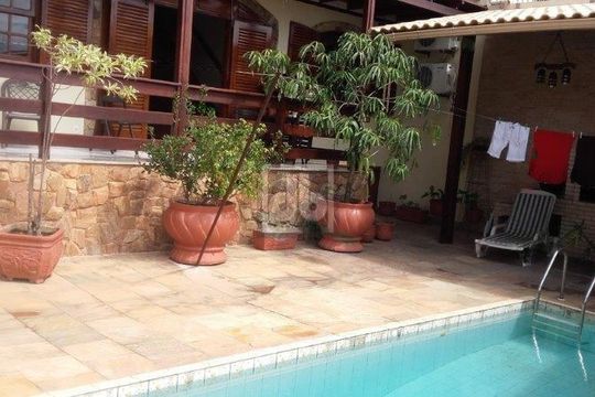 Casa à venda com 4 quartos, 360m² em Jardim Guanabara, Rio de Janeiro