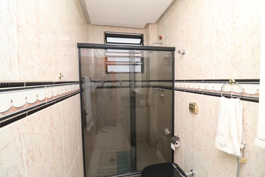 Banheiro da Suíte 2 de apartamento à venda com 5 quartos, 281m² em Jardim Guanabara, Rio de Janeiro