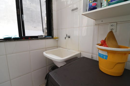 Área de Serviço de apartamento à venda com 5 quartos, 281m² em Jardim Guanabara, Rio de Janeiro
