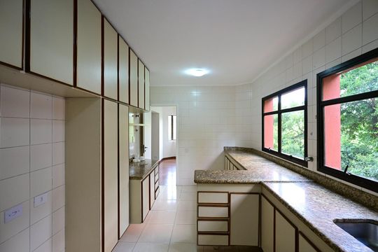 Cozinha de apartamento para alugar com 3 quartos, 176m² em Jardim Ampliacao, São Paulo