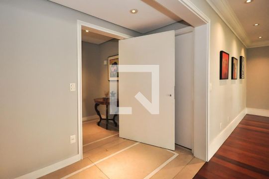 Hall de Entrada de apartamento à venda com 4 quartos, 275m² em Vila Morumbi, São Paulo