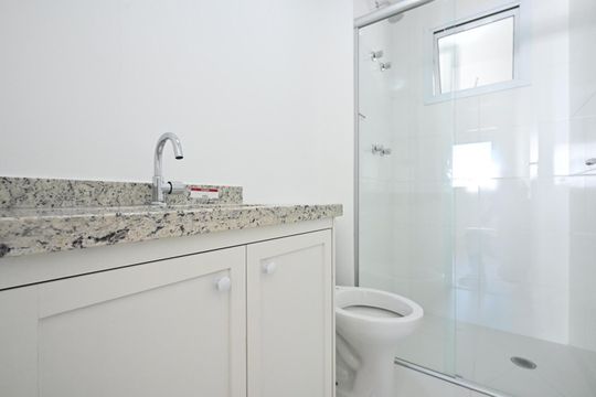 Banheiro social de apartamento para alugar com 2 quartos, 117m² em Vila Andrade, São Paulo