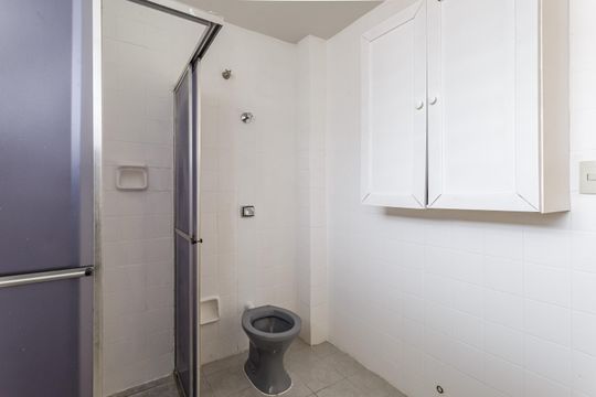 Banheiro de apartamento à venda com 2 quartos, 64m² em Vila Olímpia, São Paulo