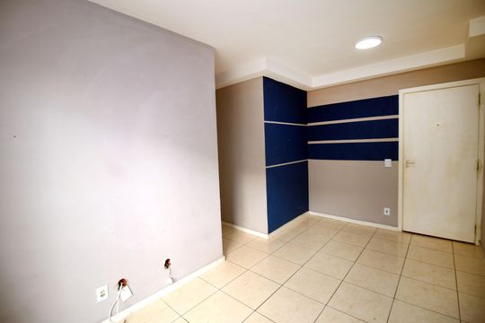 Sala de apartamento à venda com 2 quartos, 50m² em Irajá, Rio de Janeiro