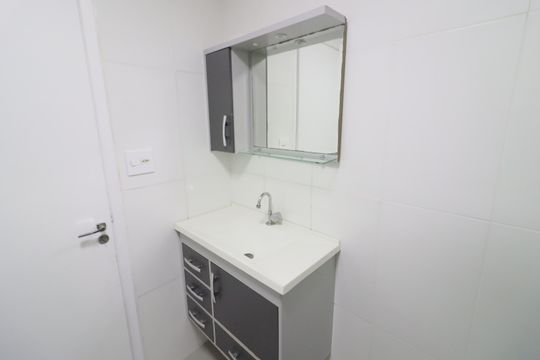 Banheiro de apartamento para alugar com 2 quartos, 65m² em Jaguaribe, Osasco