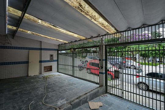 Garagem de casa para alugar com 3 quartos, 200m² em Vila Progredior, São Paulo