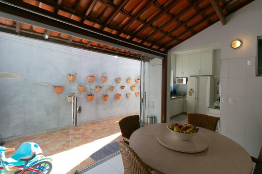 Área de Serviço de casa para alugar com 3 quartos, 350m² em Jardim Guanabara, Belo Horizonte