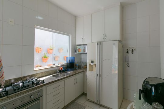 Cozinha de casa para alugar com 3 quartos, 350m² em Jardim Guanabara, Belo Horizonte